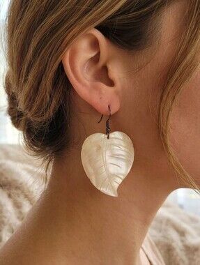 Mother of pearl shell leaf earrings